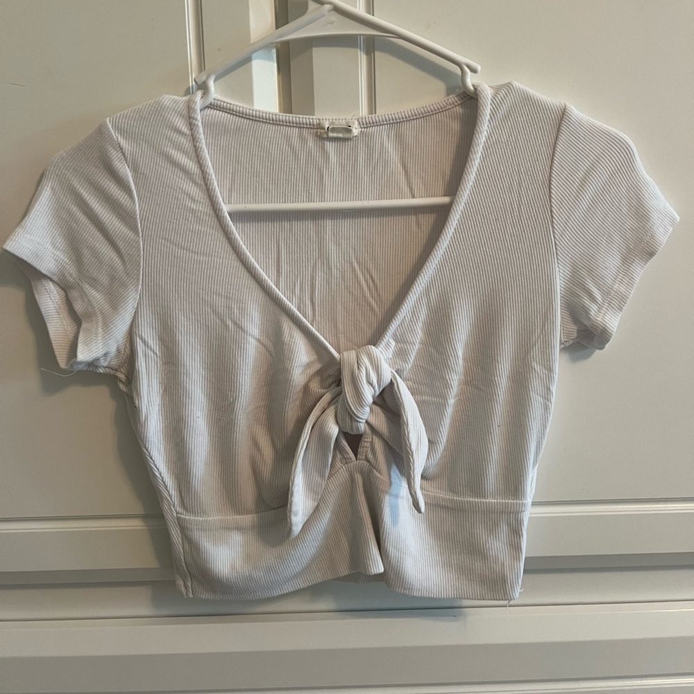 Garage white short sleeve keyhole knot crop top